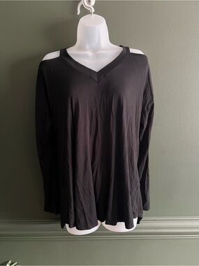 Black V-Neck Cold Shoulder Long Sleeve Top